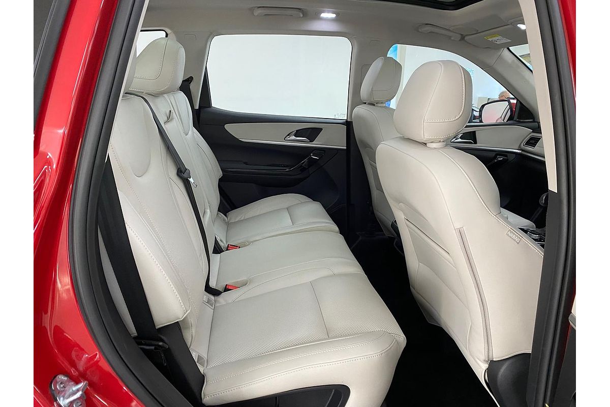 2024 Mahindra XUV700 AX7L