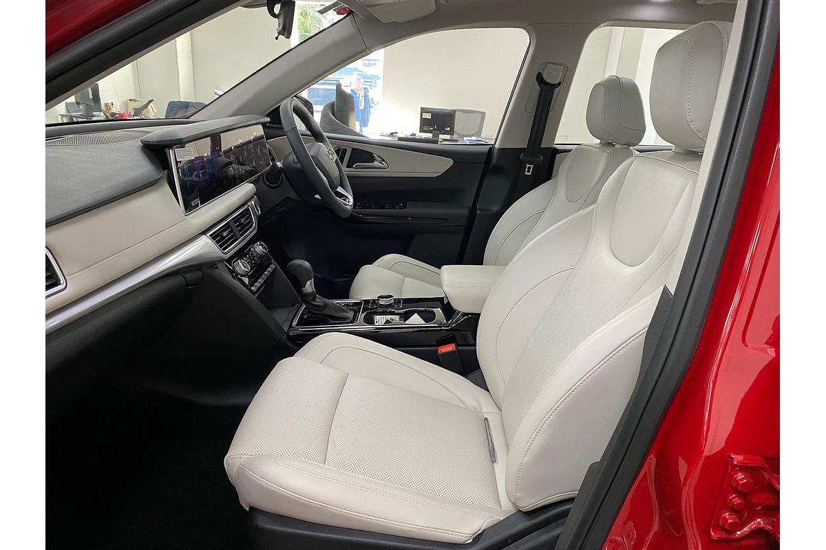 2024 Mahindra XUV700 AX7L