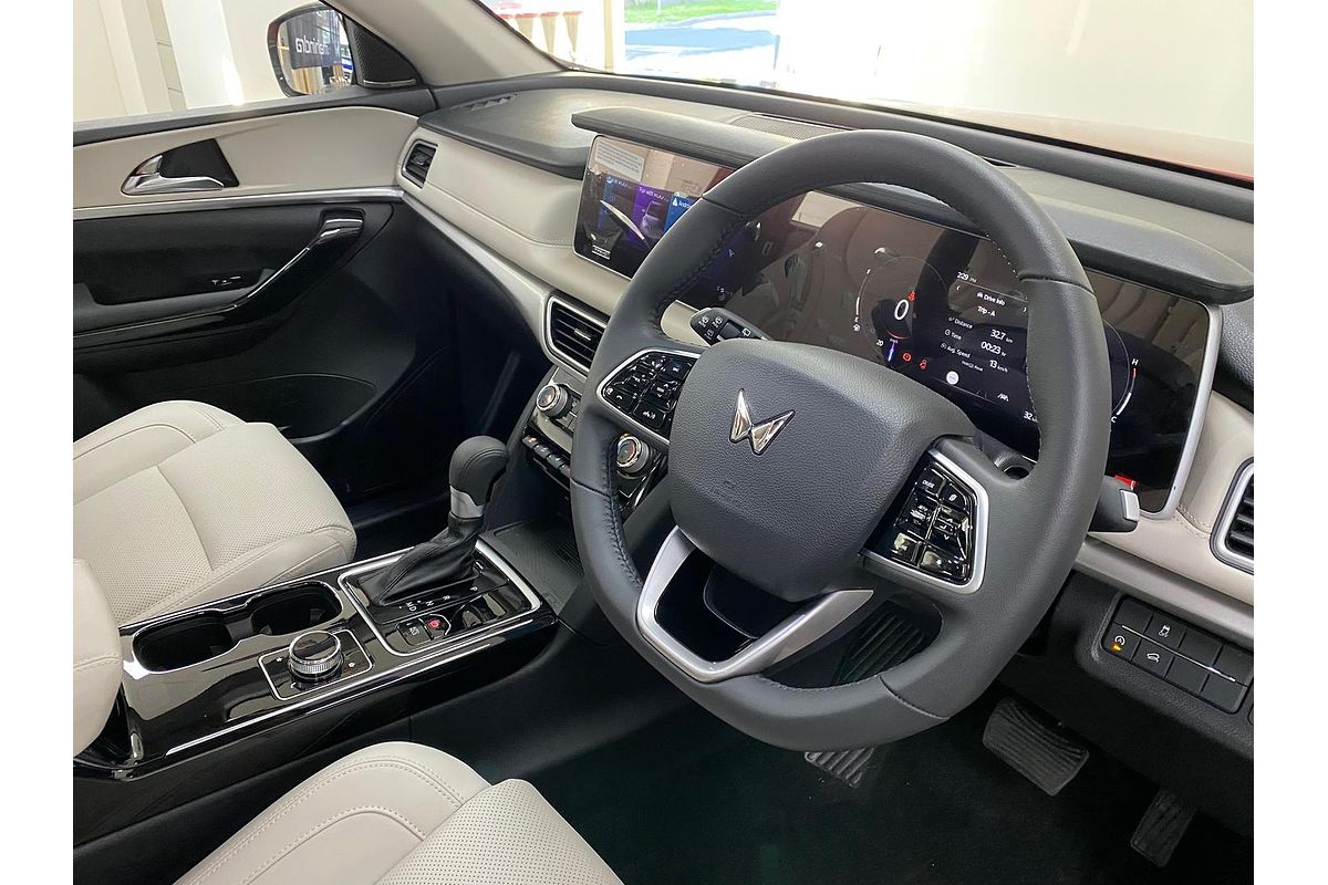 2024 Mahindra XUV700 AX7L