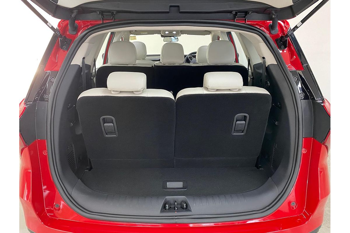 2024 Mahindra XUV700 AX7L