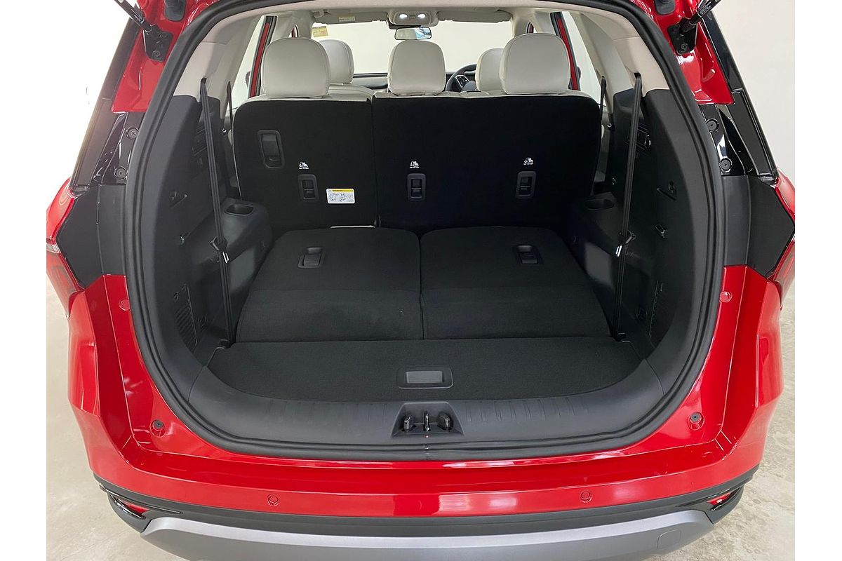 2024 Mahindra XUV700 AX7L
