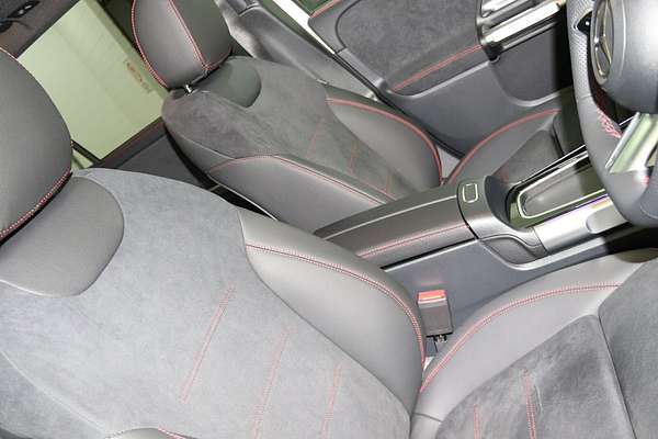 2024 Mercedes-Benz GLB-Class GLB250 X247