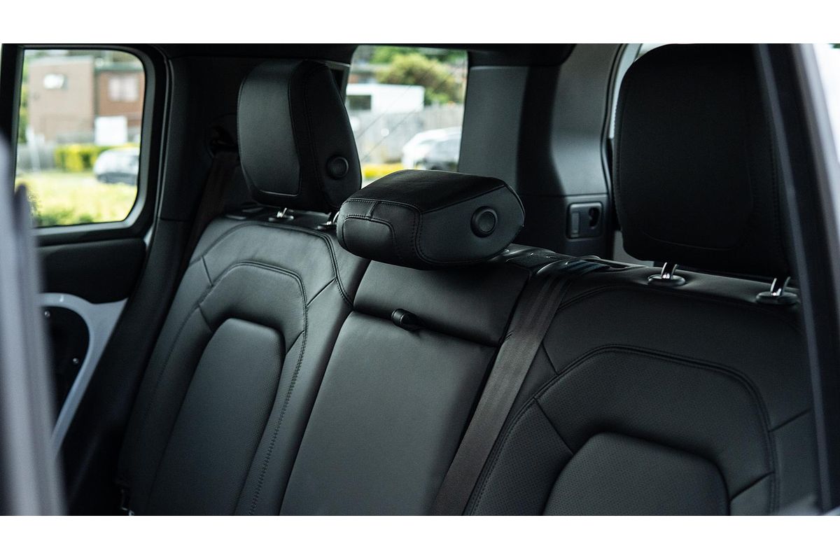 2024 Land Rover Defender 110 P300 S L663