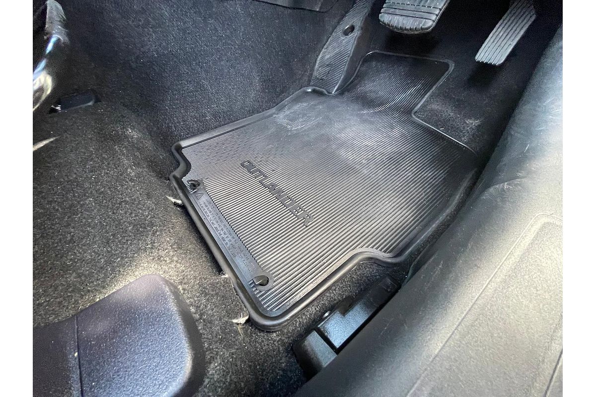 2020 Mitsubishi Outlander ES ZL
