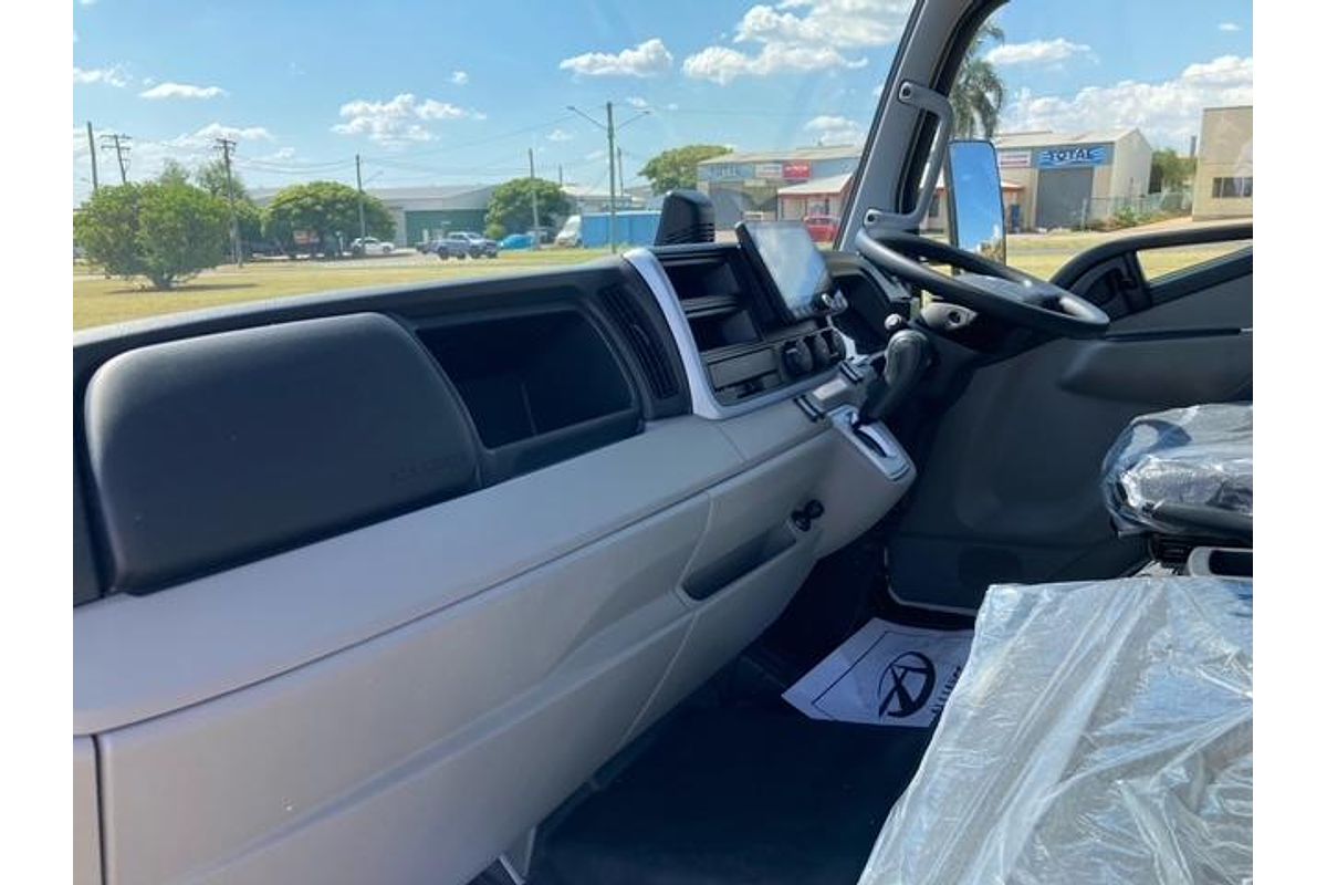 2024 Fuso Canter 815