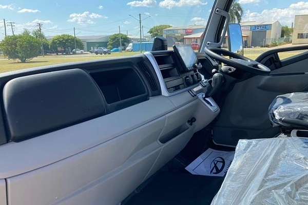 2024 Fuso Canter 815