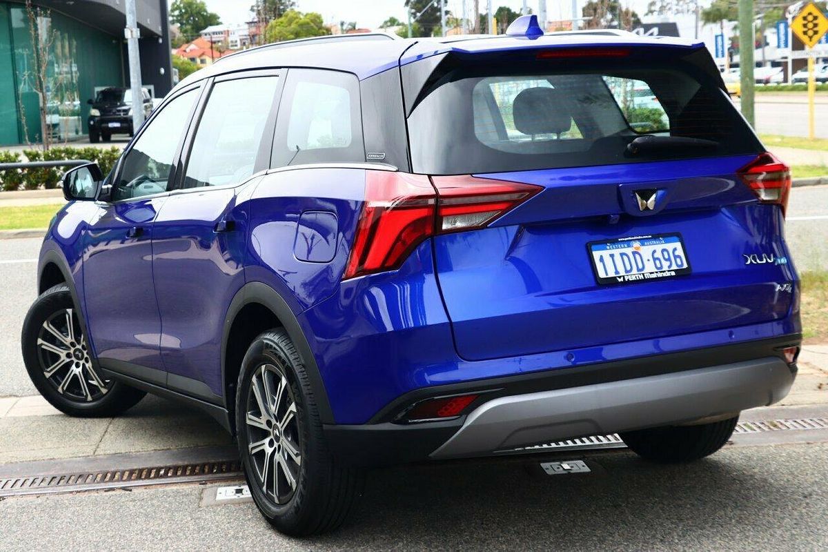 2023 Mahindra XUV700 AX7L