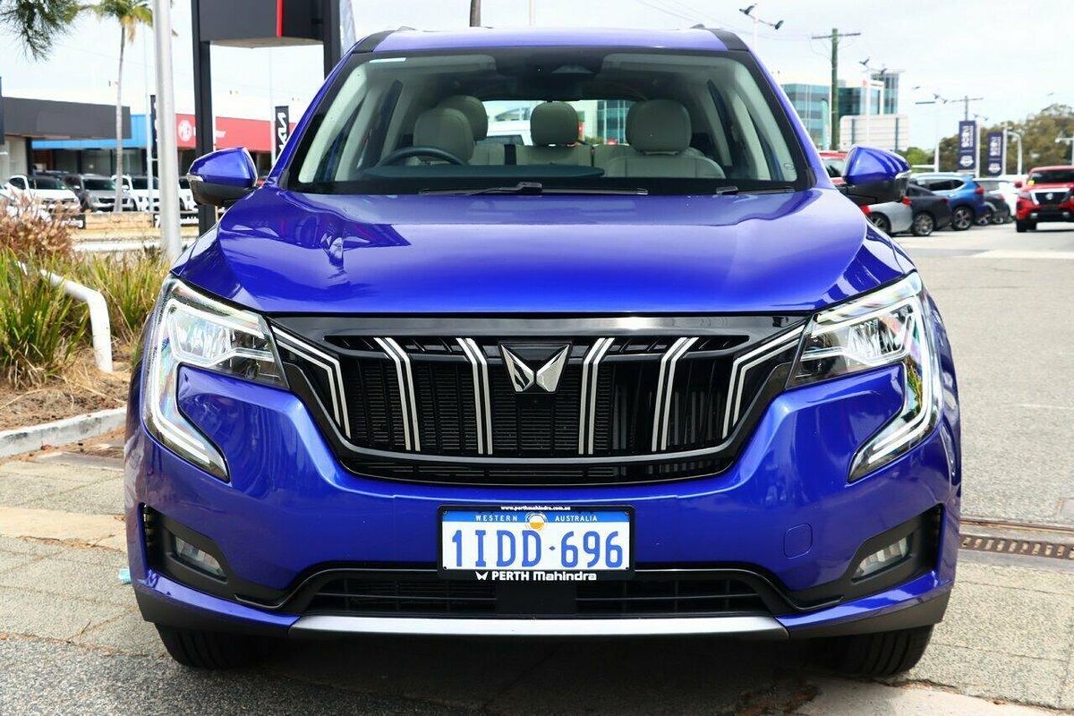 2023 Mahindra XUV700 AX7L