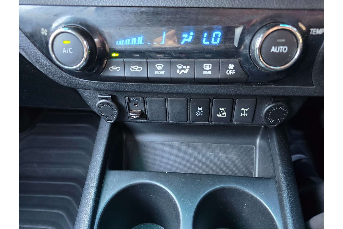 2015 Toyota Hilux SR5 GUN126R 4X4