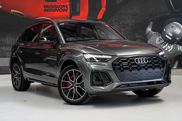 2024 Audi Q5 55 TFSI e S Line FY