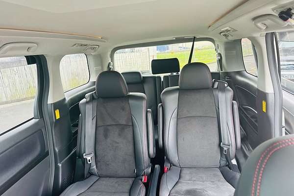 2013 Toyota Vellfire