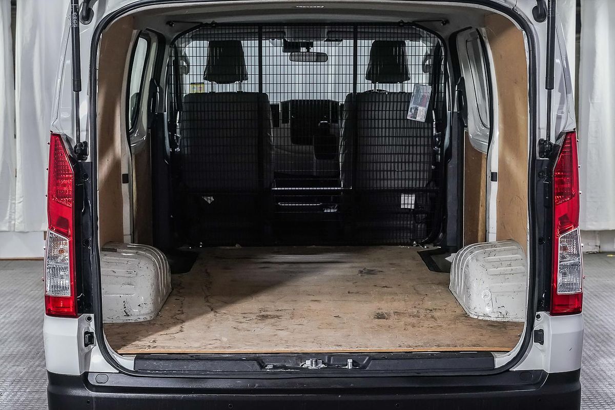 2021 Toyota Hiace GDH300R LWB