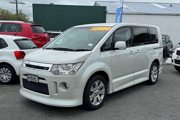 2007 Mitsubishi DELICA D5