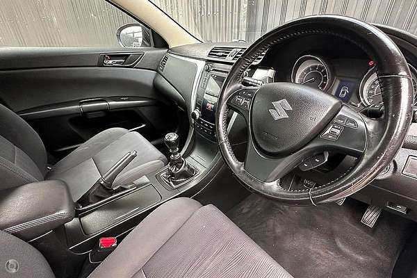 2012 Suzuki Kizashi Touring FR