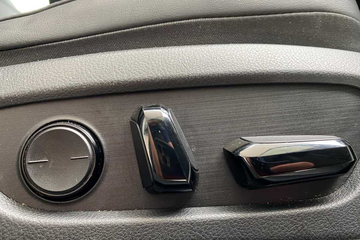 2018 Lexus UX UX200 Luxury MZAA10R