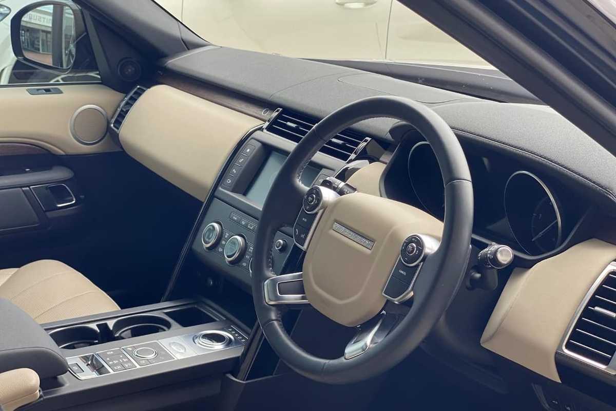 2017 Land Rover DISCOVERY TD6 S Series 5