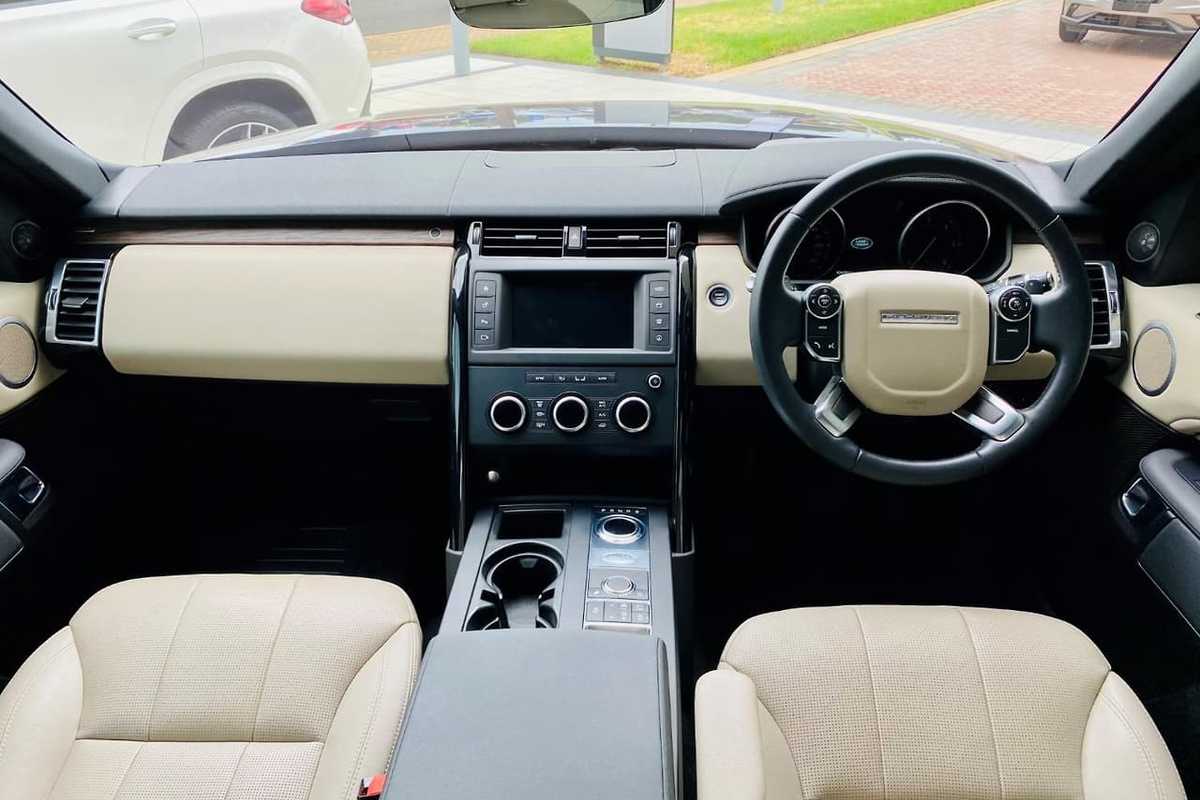 2017 Land Rover DISCOVERY TD6 S Series 5