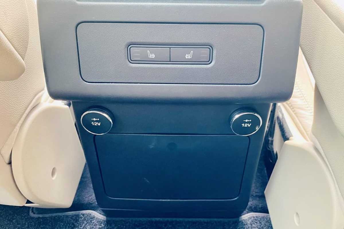 2017 Land Rover DISCOVERY TD6 S Series 5