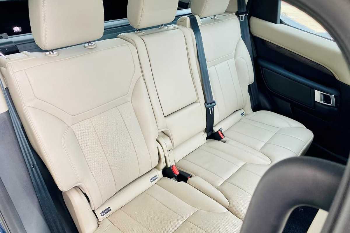 2017 Land Rover DISCOVERY TD6 S Series 5