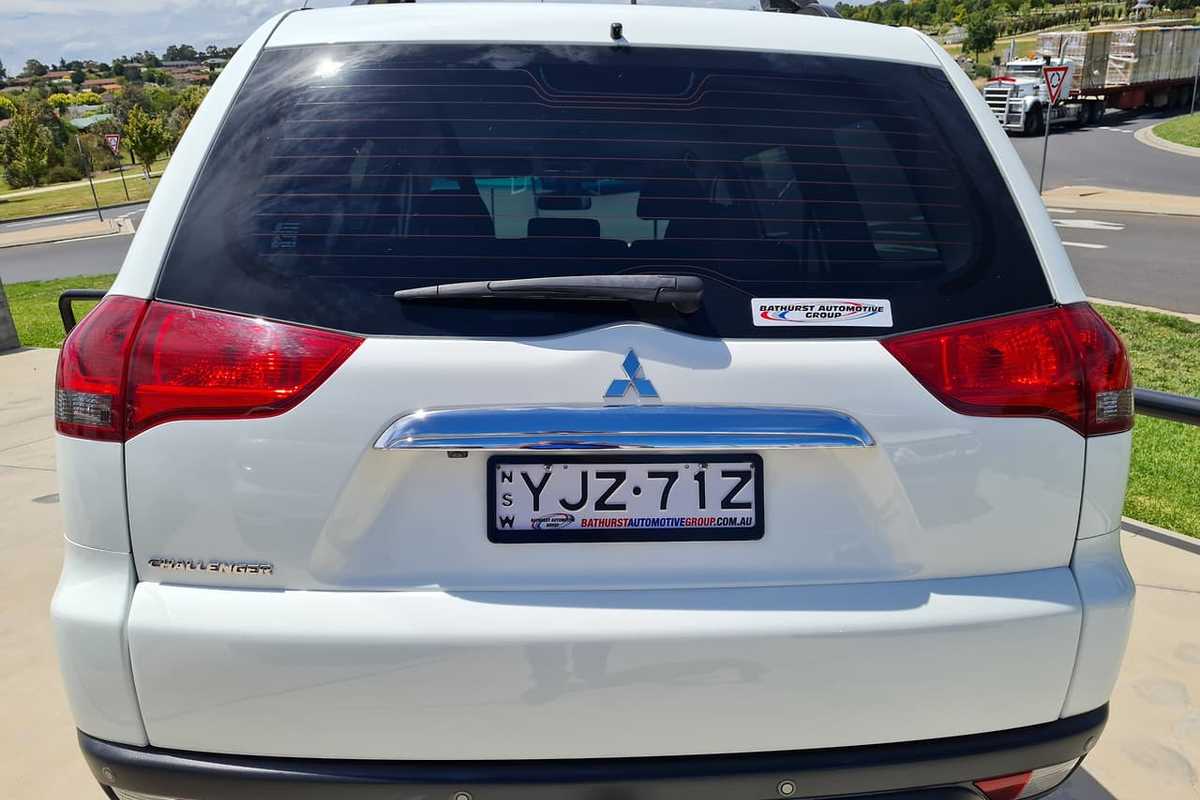 2015 Mitsubishi CHALLENGER PC