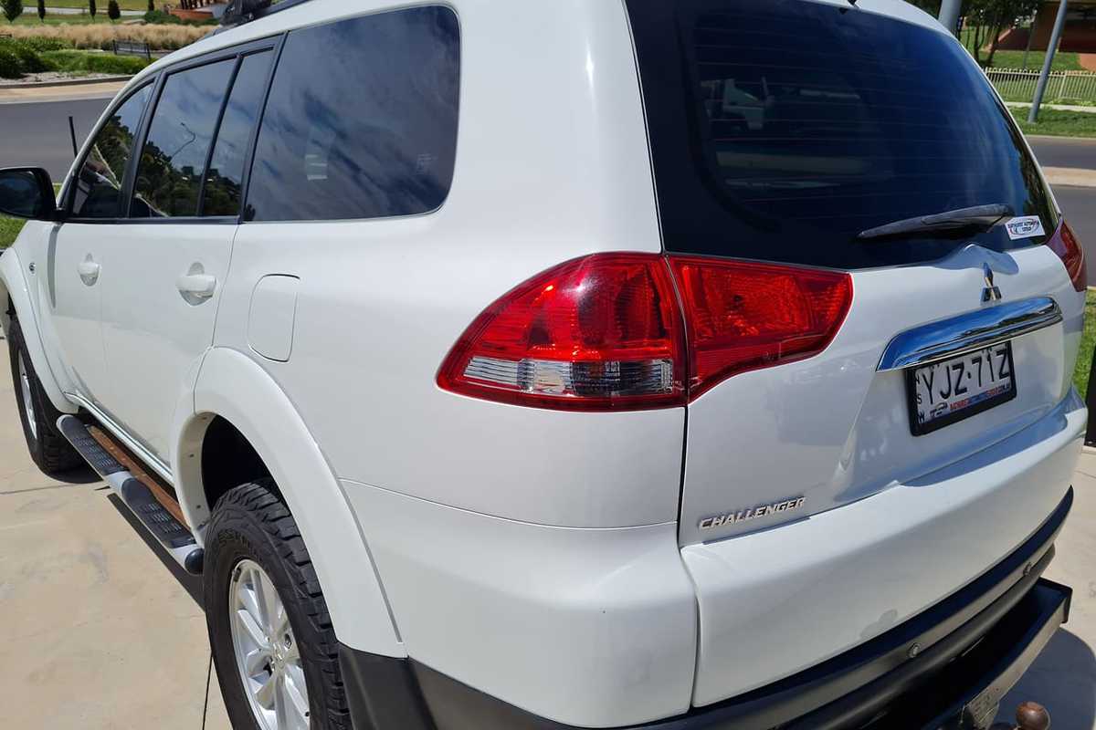 2015 Mitsubishi CHALLENGER PC