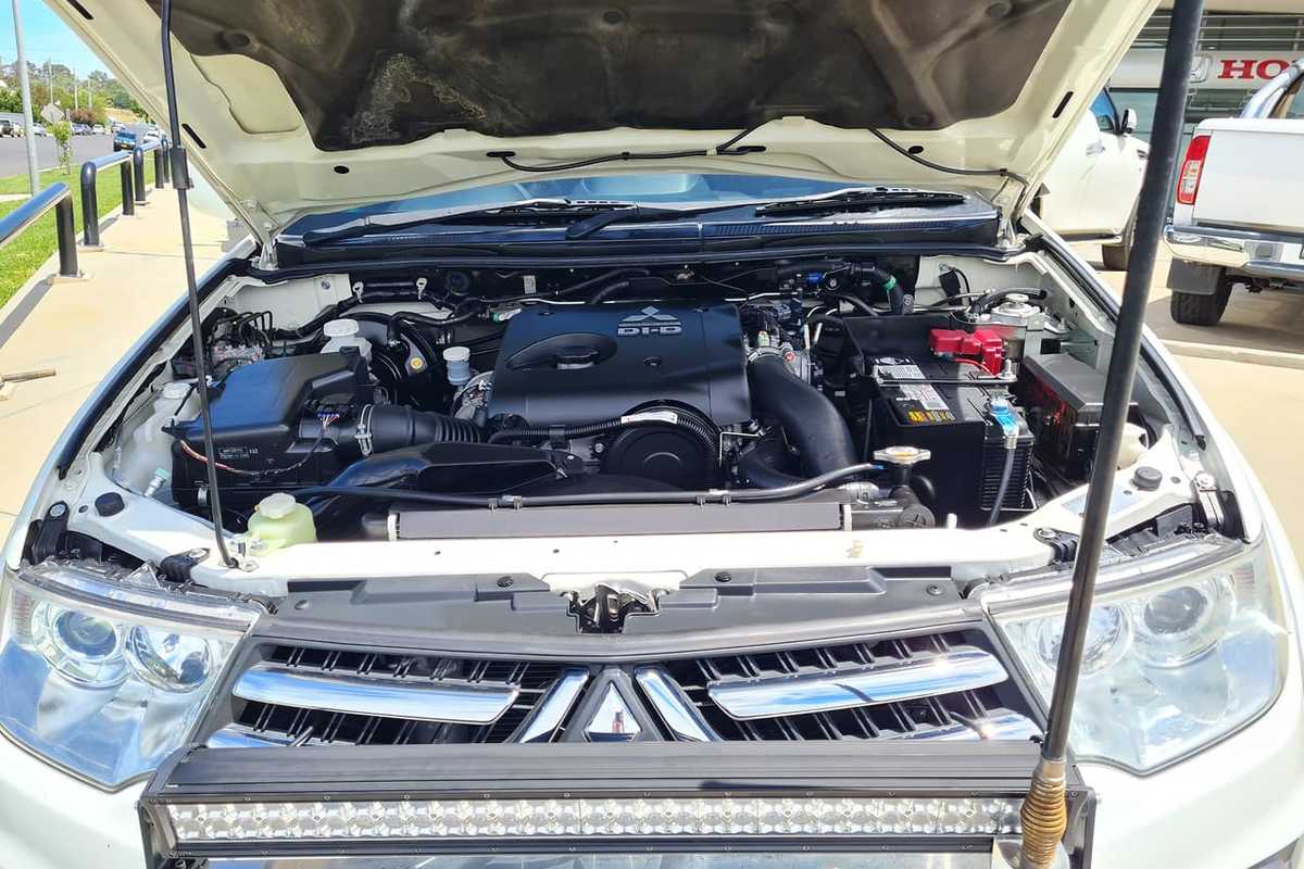 2015 Mitsubishi CHALLENGER PC