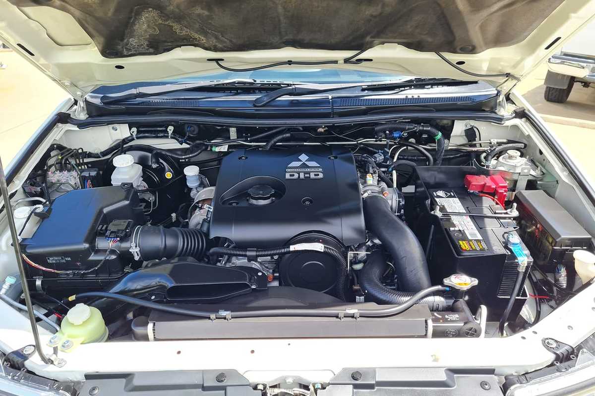 2015 Mitsubishi CHALLENGER PC
