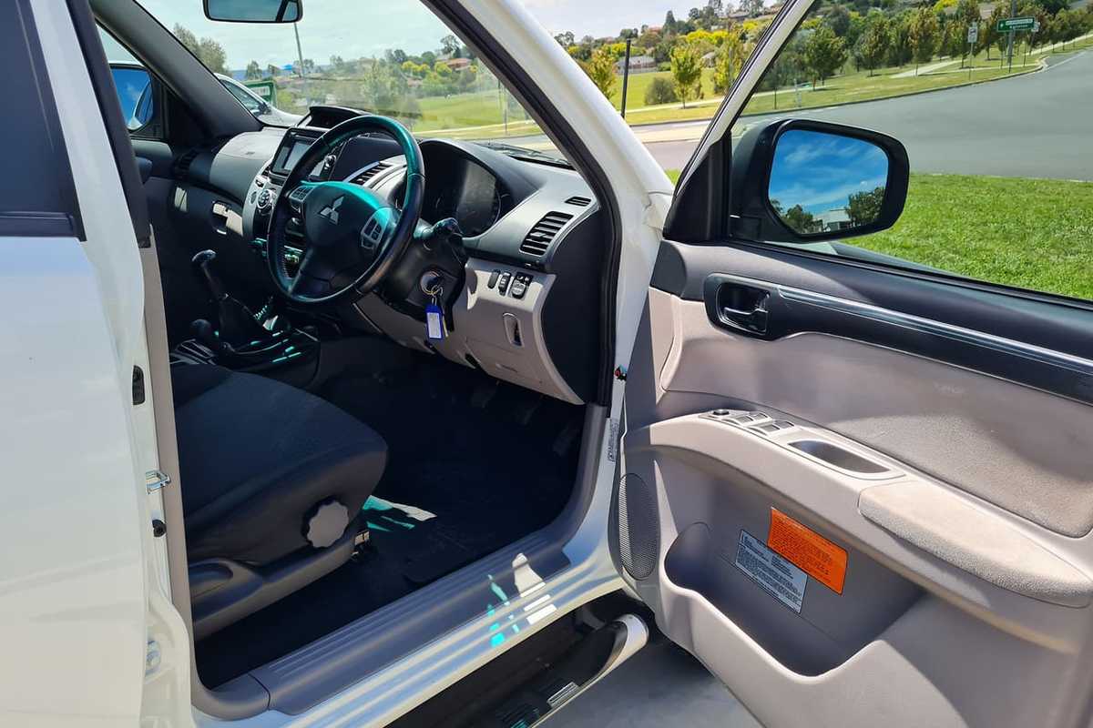 2015 Mitsubishi CHALLENGER PC