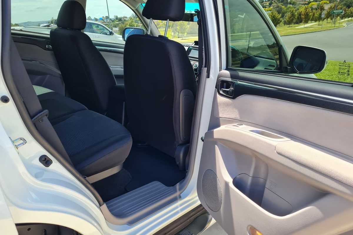 2015 Mitsubishi CHALLENGER PC