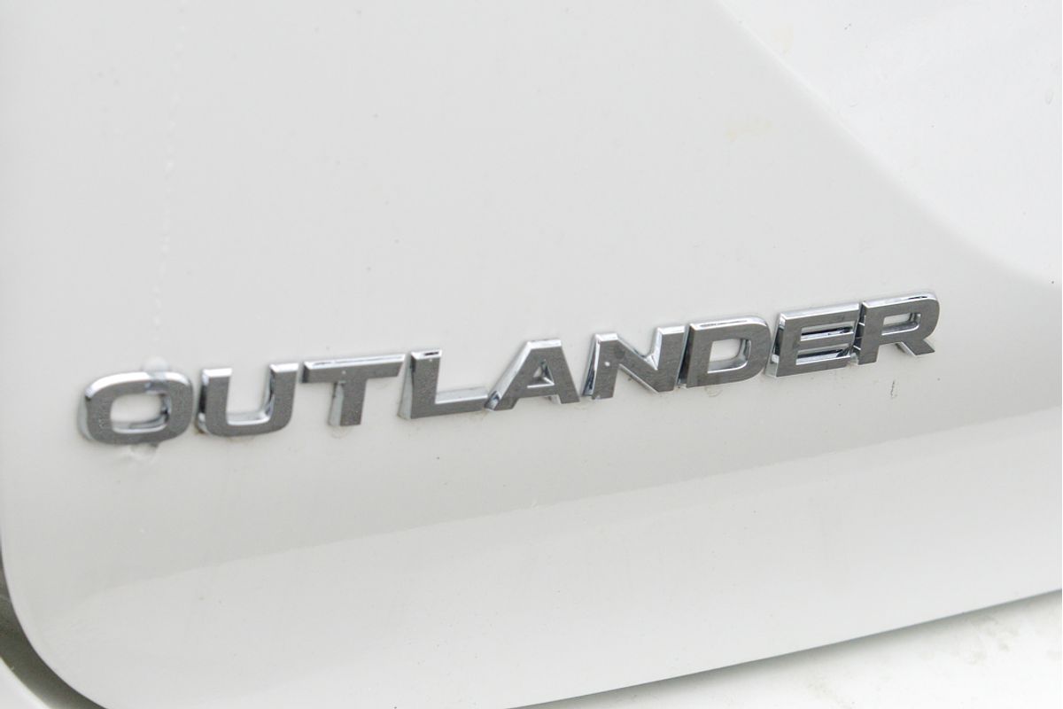 2024 Mitsubishi Outlander LS ZM