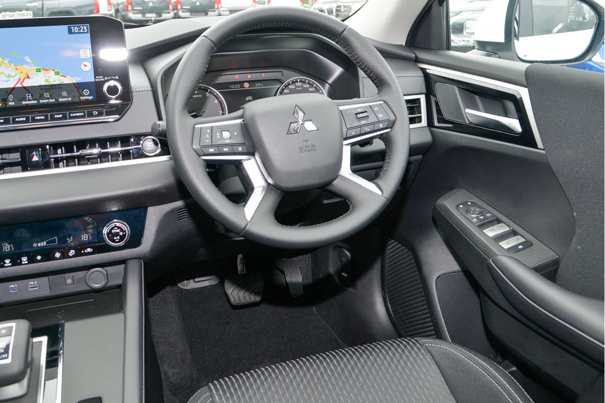 2024 Mitsubishi Outlander LS ZM
