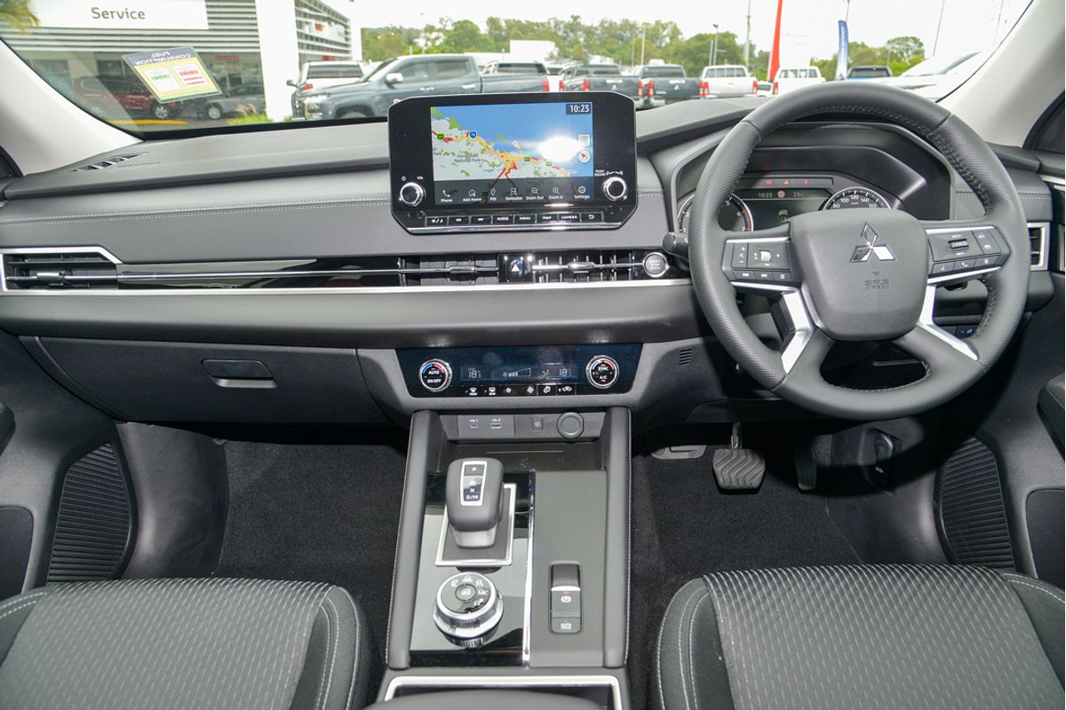 2024 Mitsubishi Outlander LS ZM
