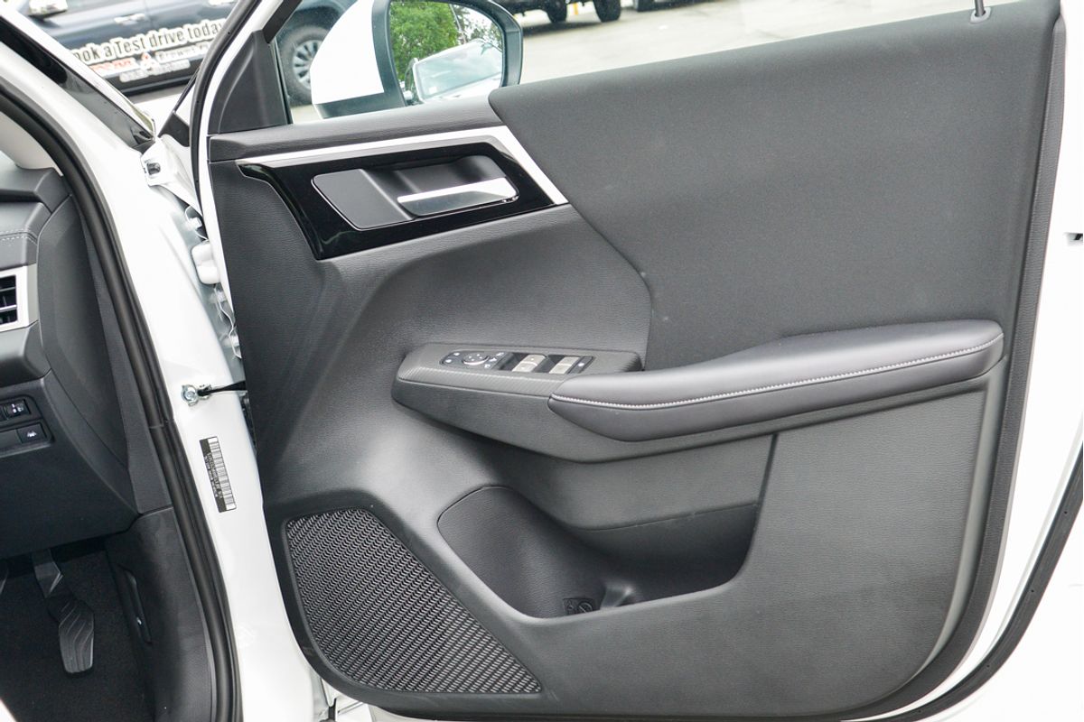 2024 Mitsubishi Outlander LS ZM
