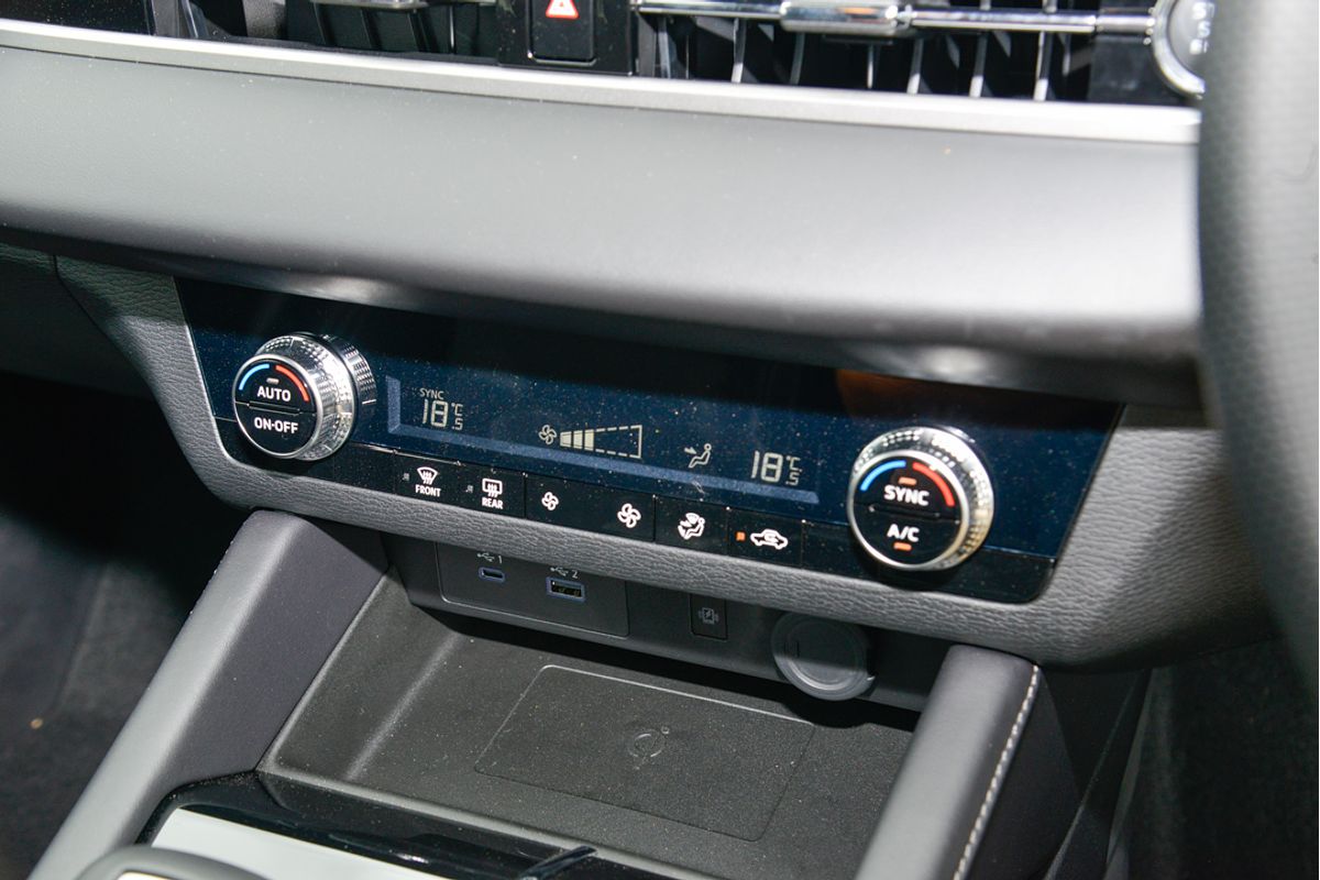 2024 Mitsubishi Outlander LS ZM