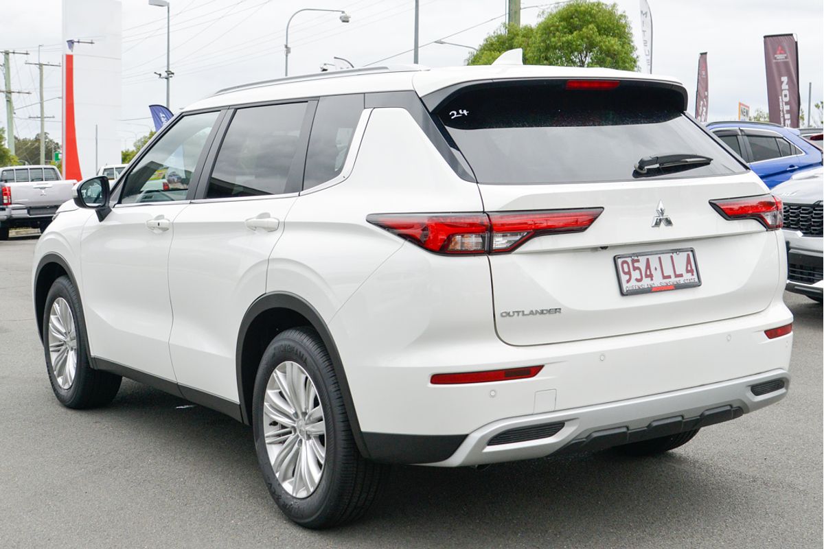 2024 Mitsubishi Outlander LS ZM