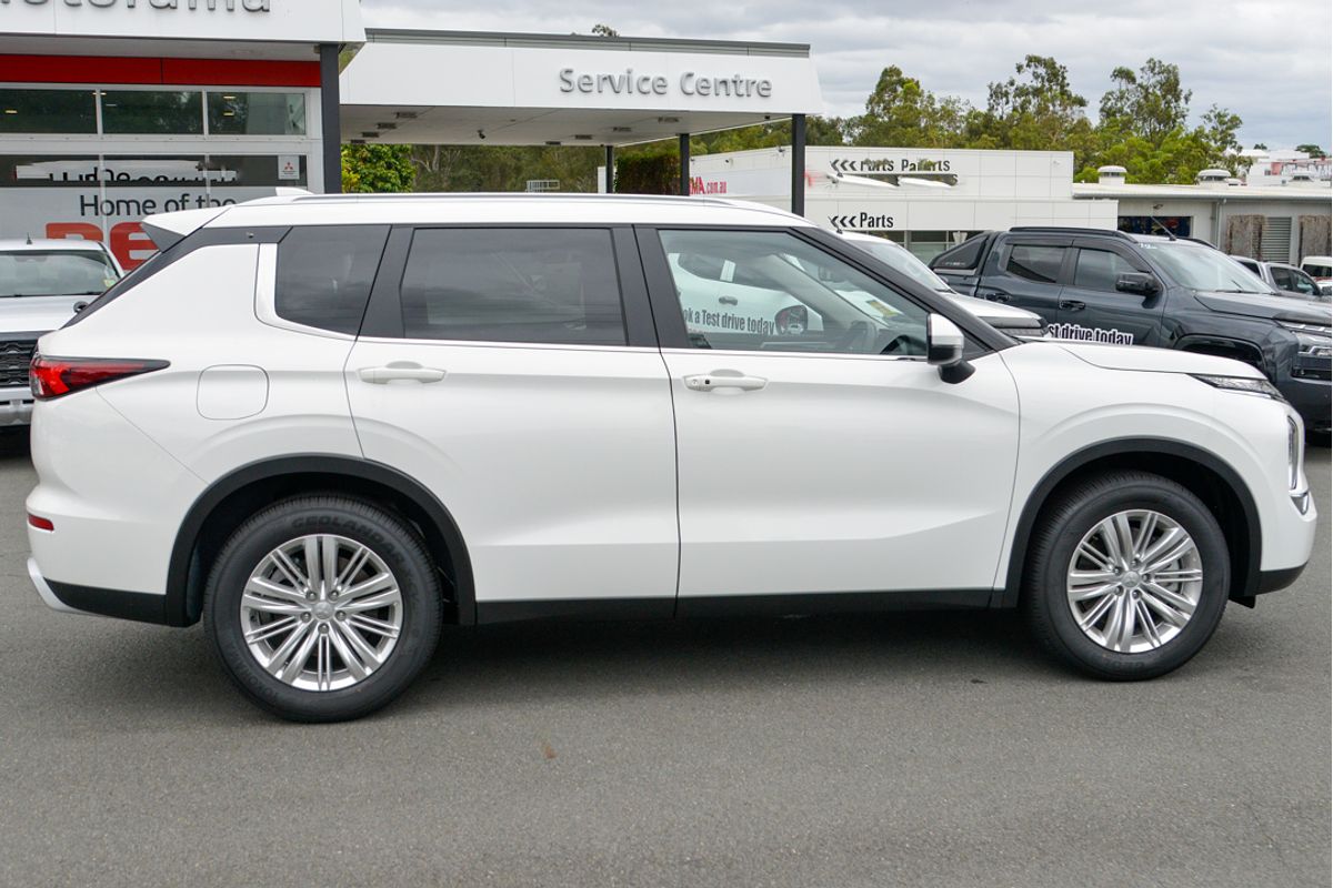 2024 Mitsubishi Outlander LS ZM