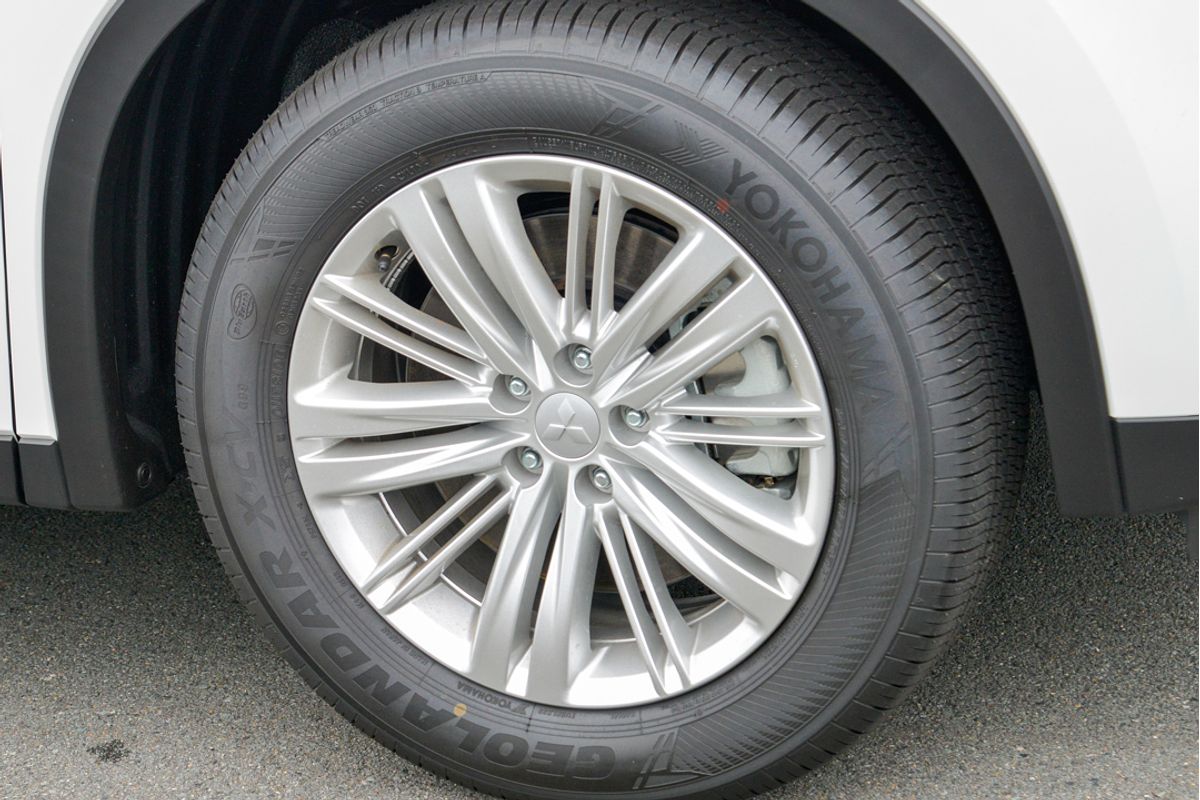 2024 Mitsubishi Outlander LS ZM