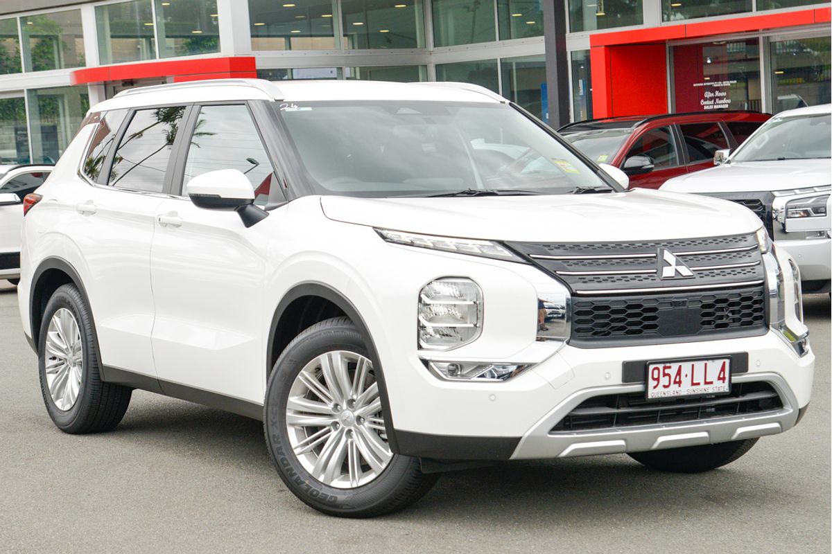 2024 Mitsubishi Outlander LS ZM
