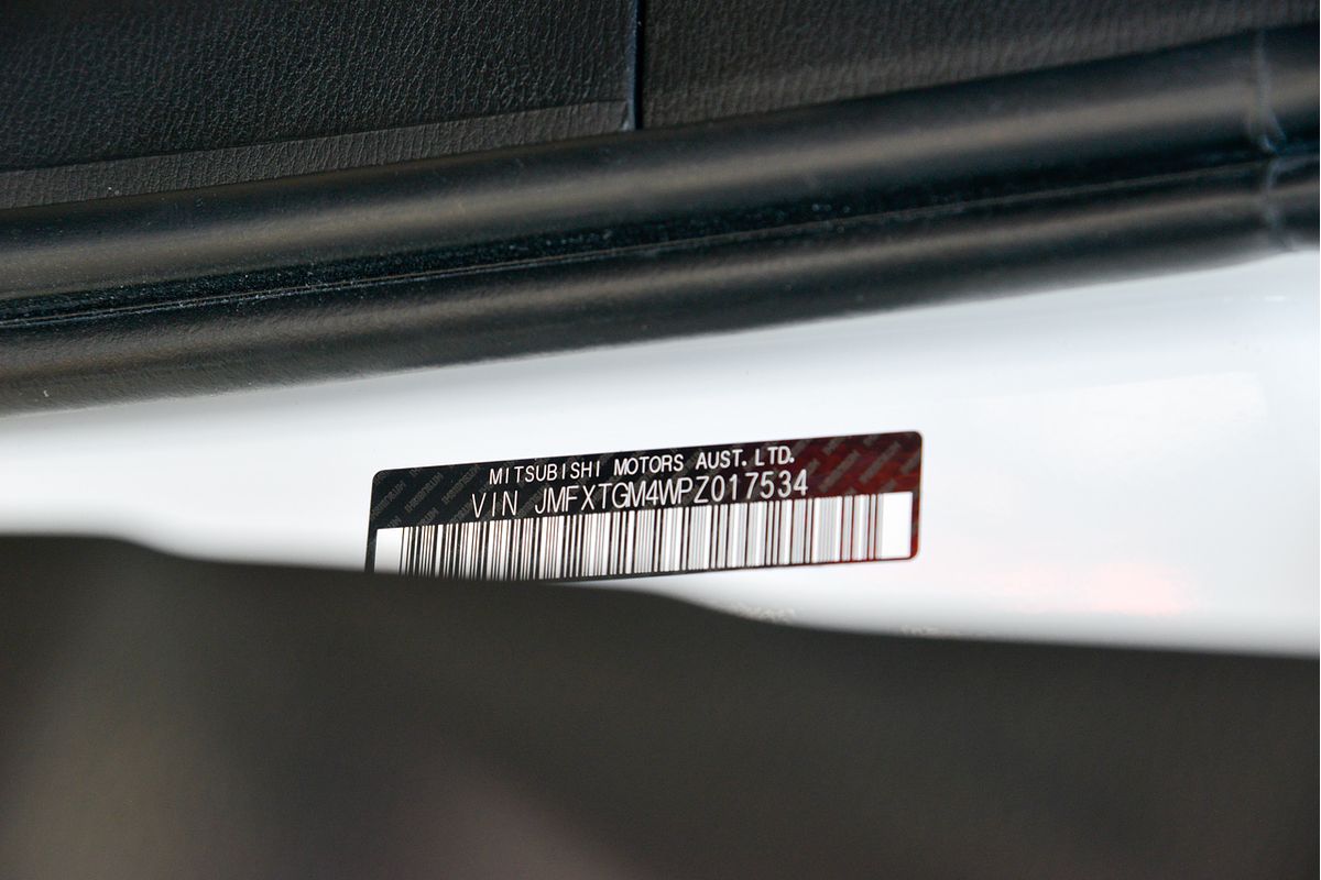 2023 Mitsubishi Outlander LS ZM
