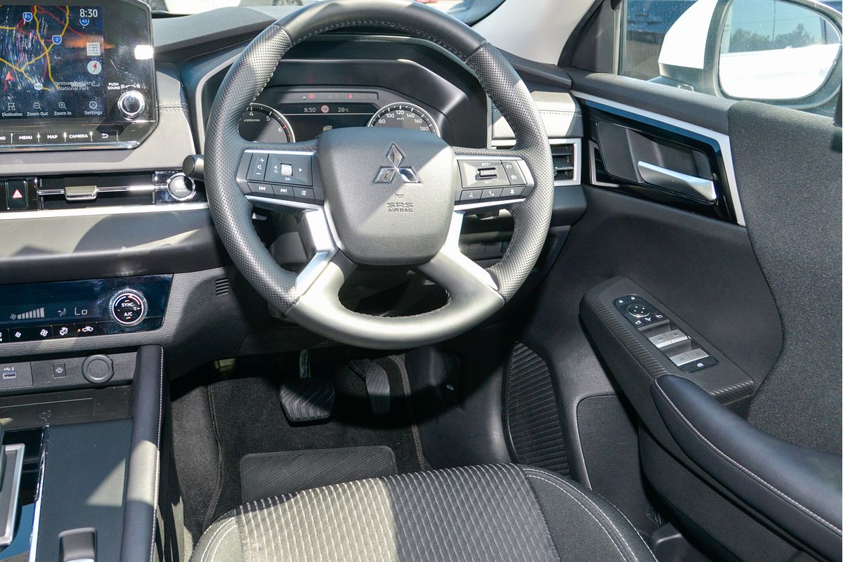 2023 Mitsubishi Outlander LS ZM