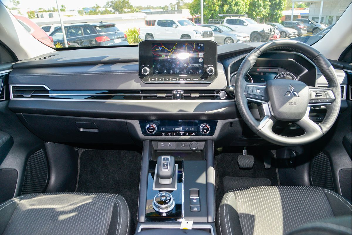 2023 Mitsubishi Outlander LS ZM