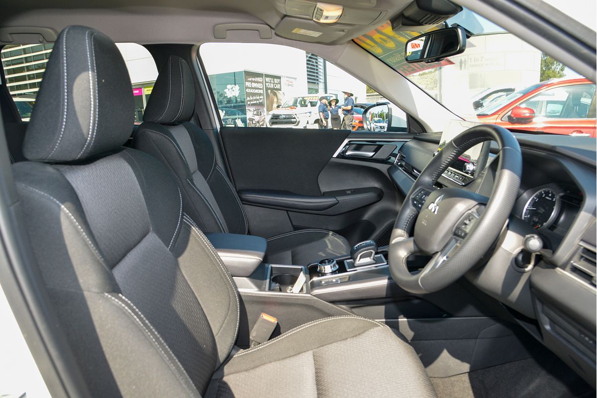 2023 Mitsubishi Outlander LS ZM