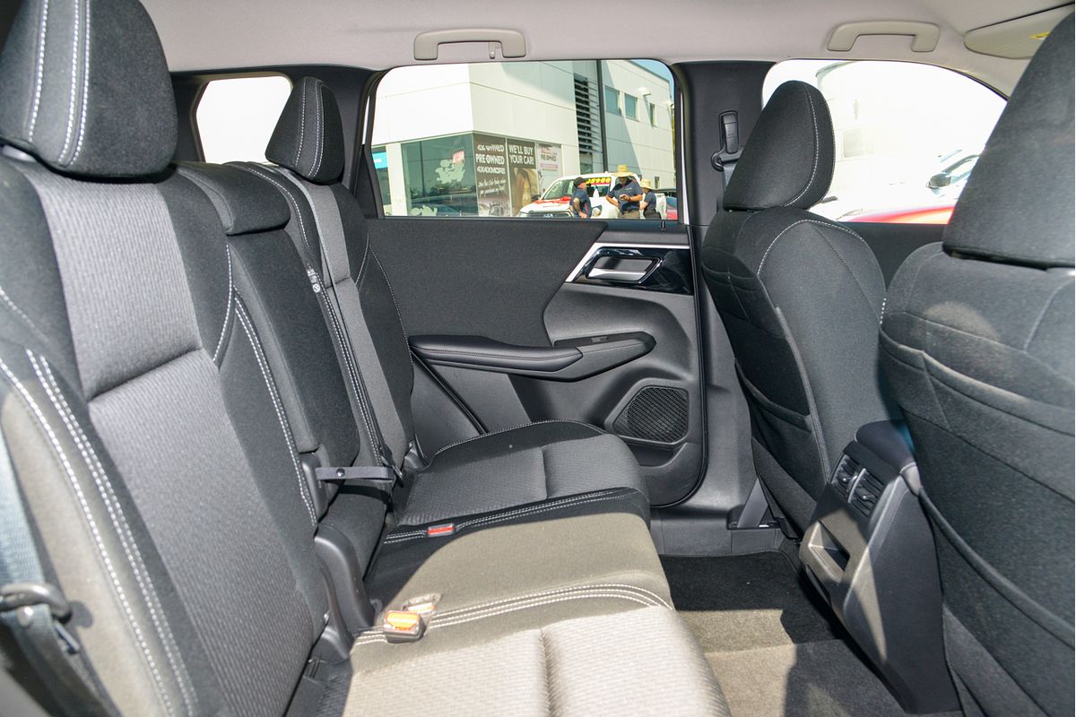 2023 Mitsubishi Outlander LS ZM
