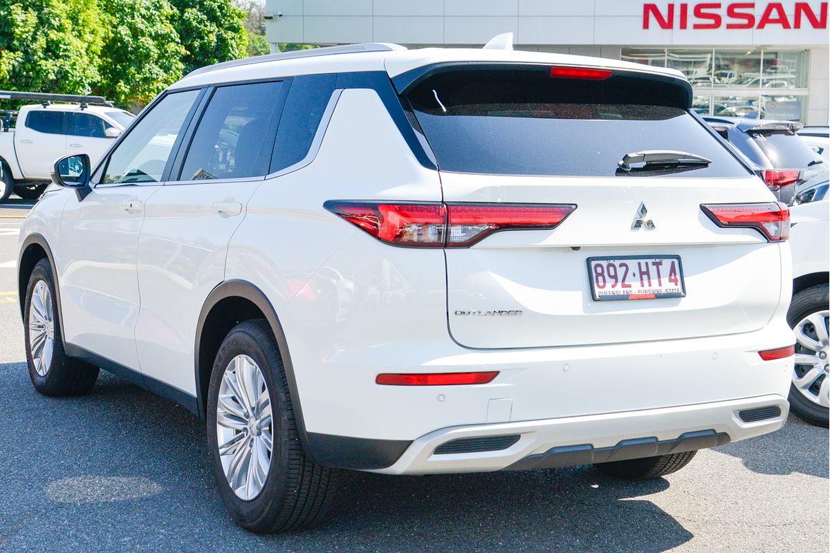 2023 Mitsubishi Outlander LS ZM