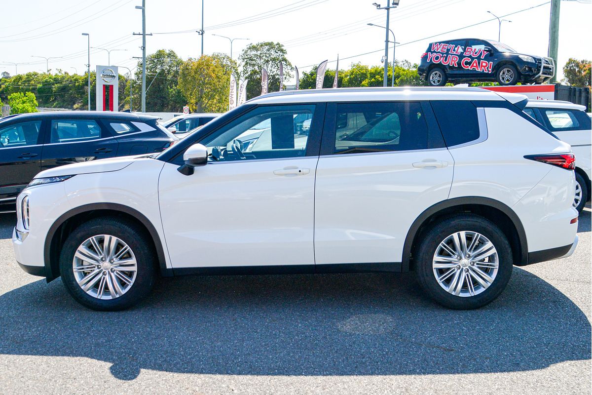 2023 Mitsubishi Outlander LS ZM