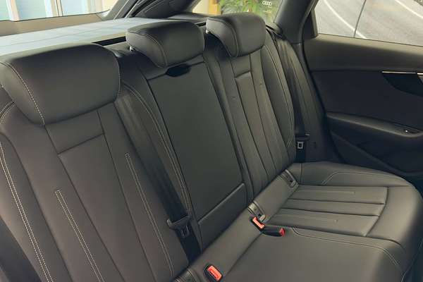 2024 Audi A4 45 TFSI S line B9