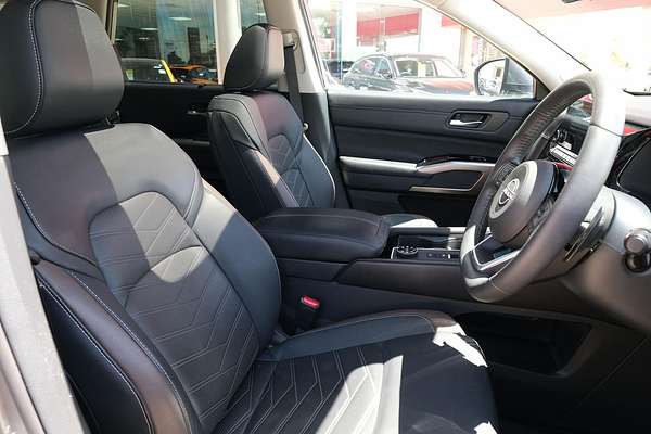 2023 Nissan Pathfinder Ti-L R53
