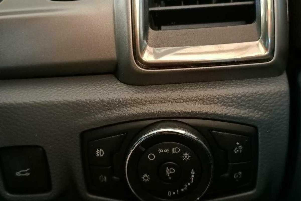 2016 Ford EVEREST Trend UA