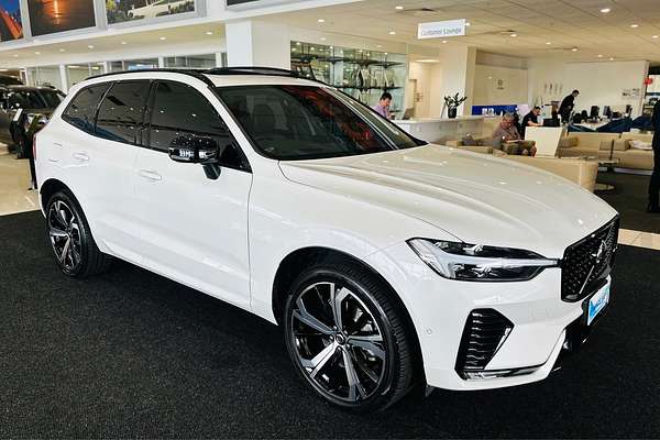 2022 Volvo XC60 B6 R-Design