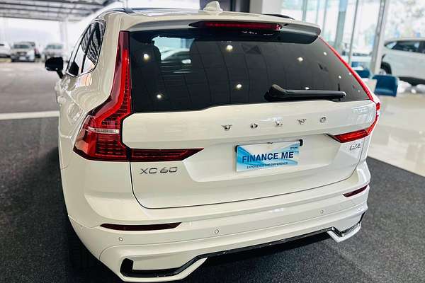 2022 Volvo XC60 B6 R-Design